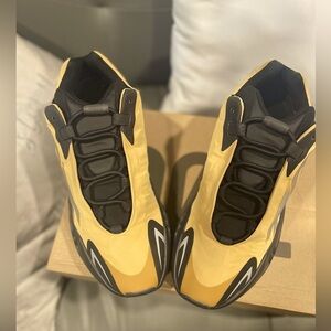 Adidas Yeezy boost 700 MVN honey flux